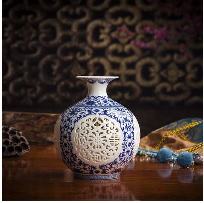 Antique Jingdezhen Handicraft Ceramic Vase Chinese Pierced Hollow Vase Wedding Gifts Home Furnishing Decoration Craft Articles